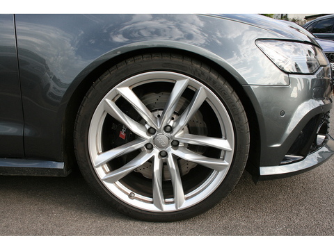 4.0 TFSI V8 Estate 5dr Petrol Tiptronic quattro Euro 6 (s/s) (560 ps)