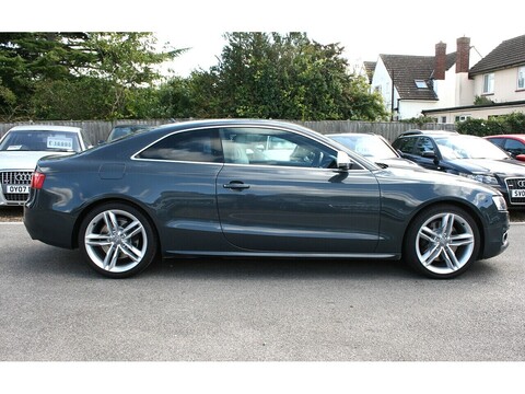 4.2 V8 Quattro 4.2 2dr Coupe Automatic Petrol