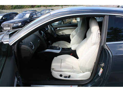 4.2 V8 Quattro 4.2 2dr Coupe Automatic Petrol