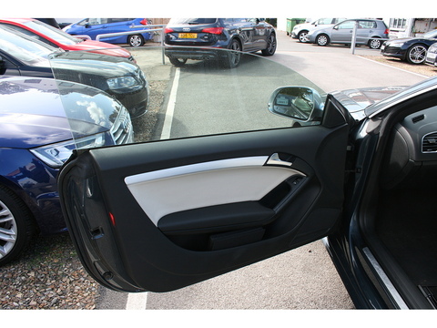 4.2 V8 Quattro 4.2 2dr Coupe Automatic Petrol