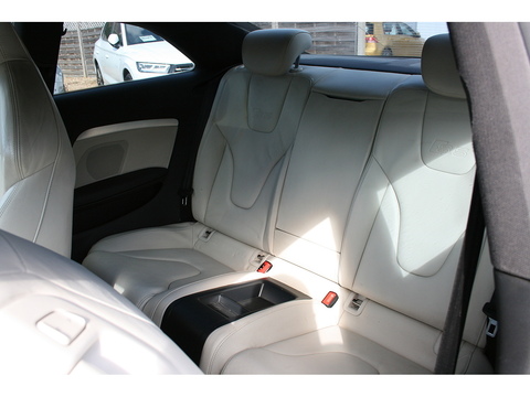 4.2 V8 Quattro 4.2 2dr Coupe Automatic Petrol