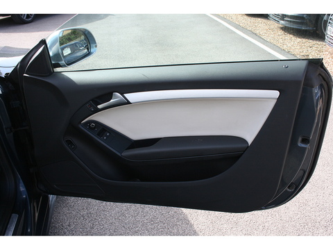 4.2 V8 Quattro 4.2 2dr Coupe Automatic Petrol