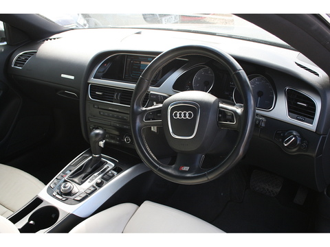 4.2 V8 Quattro 4.2 2dr Coupe Automatic Petrol
