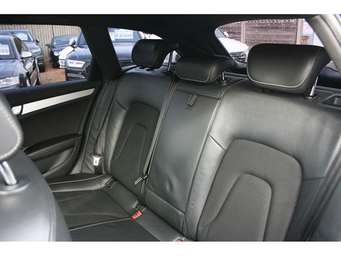 2.0 TFSI S line Estate 5dr Petrol Manual Euro 4 (211 ps)