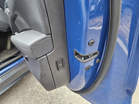 0.0 4dr Saloon Automatic Electric