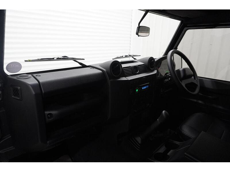 Land Rover Defender 90 Defender 90 2.2 TDCi XS 4WD SWB Euro 5 3dr - U118224