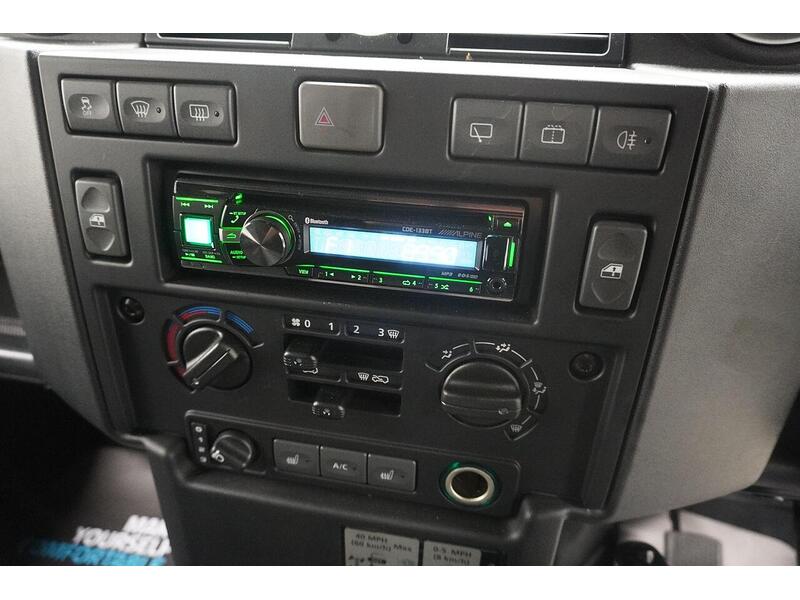 Land Rover Defender 90 Defender 90 2.2 TDCi XS 4WD SWB Euro 5 3dr - U118224