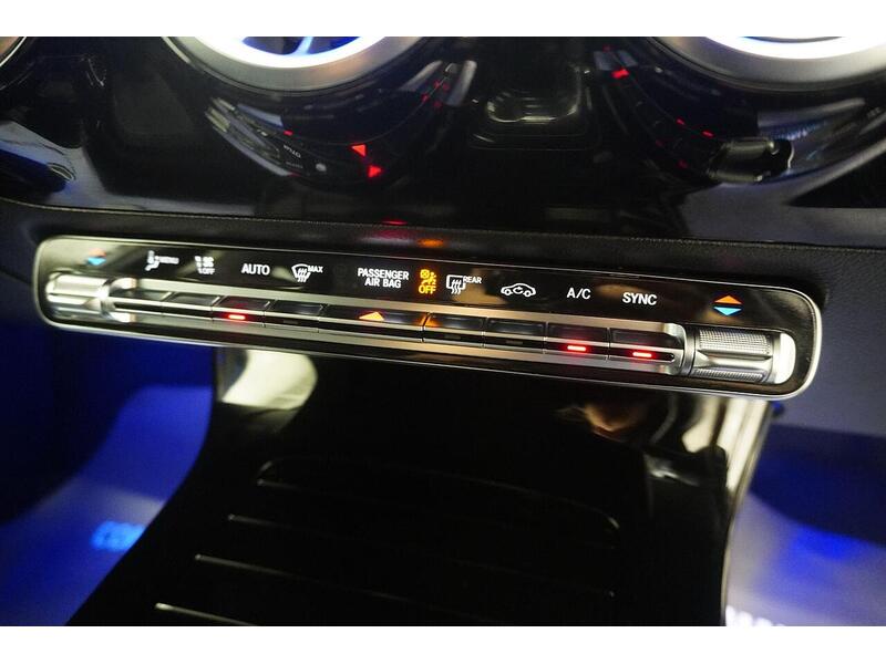 Mercedes-Benz A Class A Class 1.3 A180 AMG Line (Executive) 7G-DCT Euro 6 (s/s) 5dr - U118573