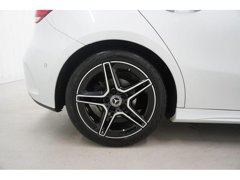 Mercedes-Benz A Class A Class 1.3 A180 AMG Line (Executive) 7G-DCT Euro 6 (s/s) 5dr - U118573