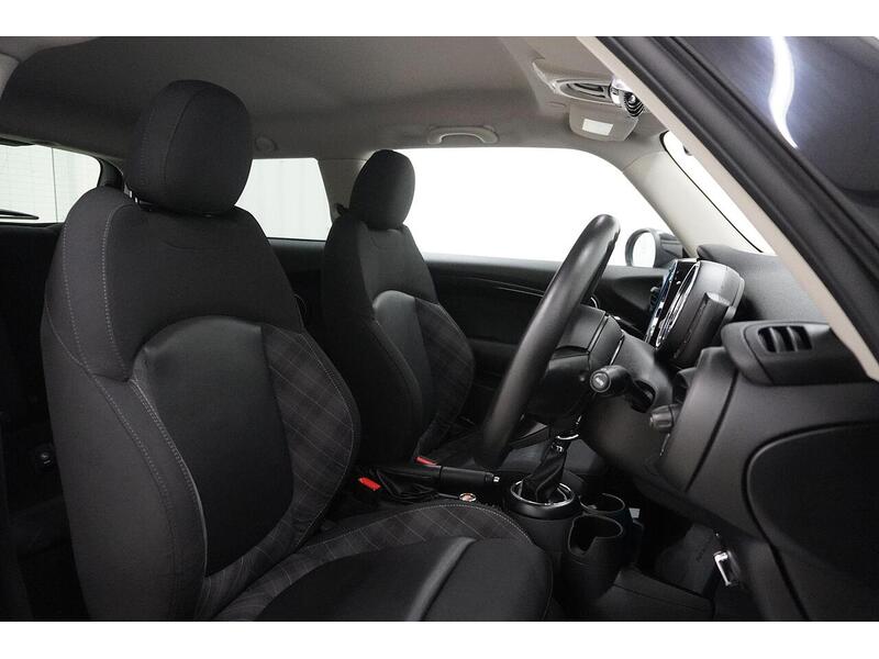 MINI Hatch Hatch 1.5 Cooper Steptronic Euro 6 (s/s) 3dr - U118758