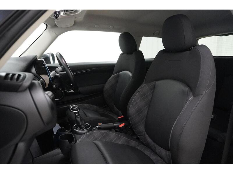 MINI Hatch Hatch 1.5 Cooper Steptronic Euro 6 (s/s) 3dr - U118758