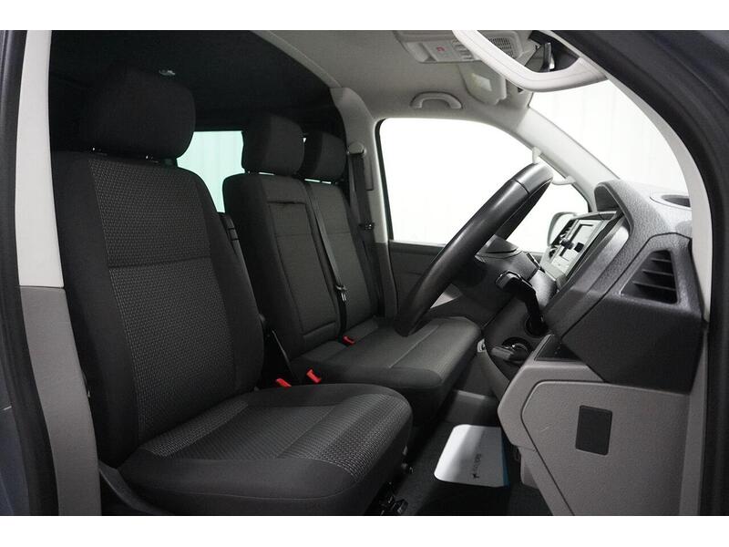 Volkswagen Transporter Transporter 2.0 TDI T32 Highline Kombi DSG FWD SWB Euro 6 (s/s) 5dr - U118820