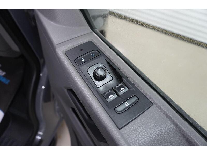 Volkswagen Transporter Transporter 2.0 TDI T32 Highline Kombi DSG FWD SWB Euro 6 (s/s) 5dr - U118820