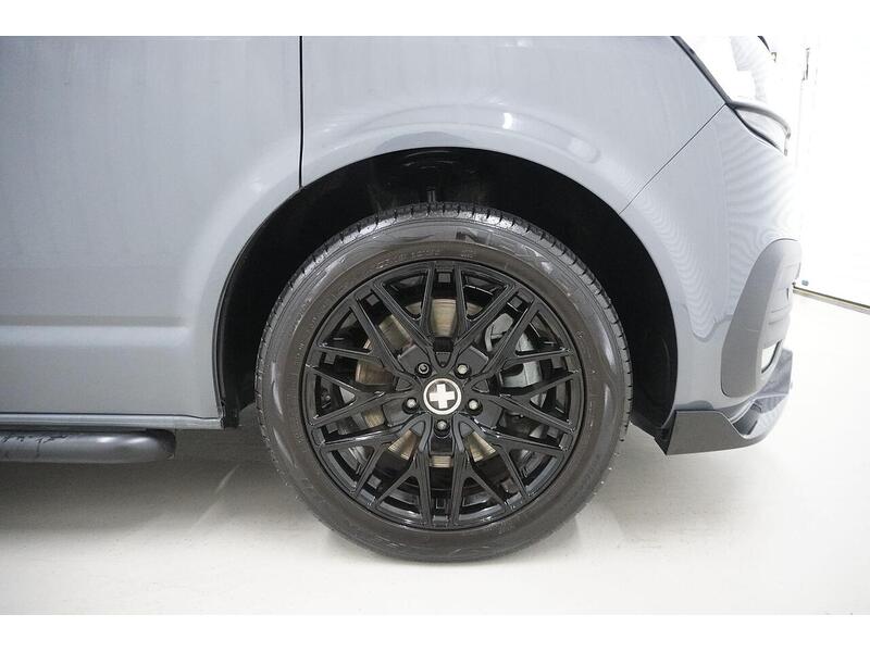 Volkswagen Transporter Transporter 2.0 TDI T32 Highline Kombi DSG FWD SWB Euro 6 (s/s) 5dr - U118820