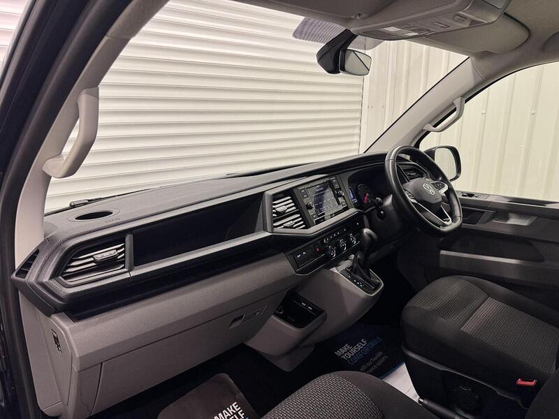 Volkswagen Transporter Transporter 2.0 TDI T32 Highline Kombi DSG FWD SWB Euro 6 (s/s) 5dr - U118874