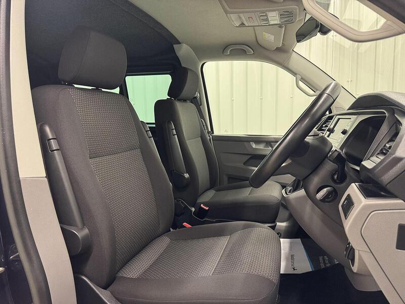 Volkswagen Transporter Transporter 2.0 TDI T32 Highline Kombi DSG FWD SWB Euro 6 (s/s) 5dr - U118874