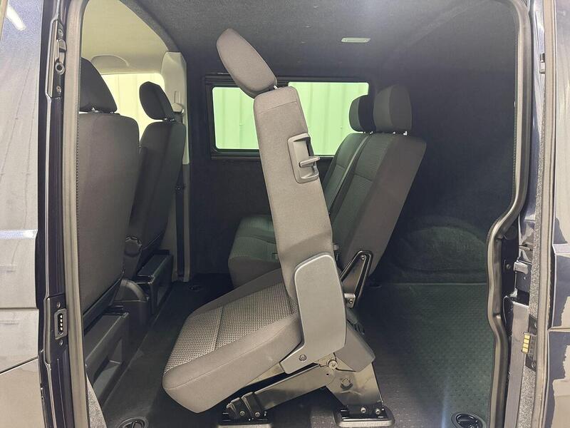 Volkswagen Transporter Transporter 2.0 TDI T32 Highline Kombi DSG FWD SWB Euro 6 (s/s) 5dr - U118874