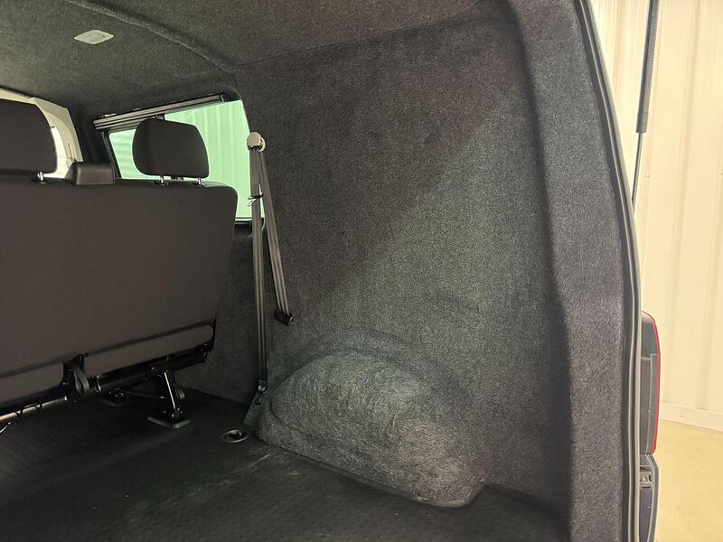 Volkswagen Transporter Transporter 2.0 TDI T32 Highline Kombi DSG FWD SWB Euro 6 (s/s) 5dr - U118874