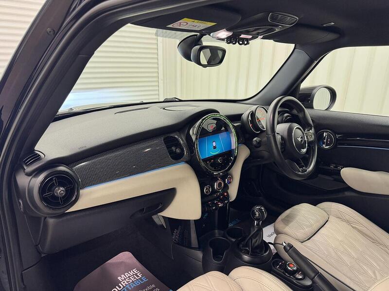 MINI Hatch Hatch 2.0 Cooper S Exclusive Euro 6 (s/s) 5dr - U118921