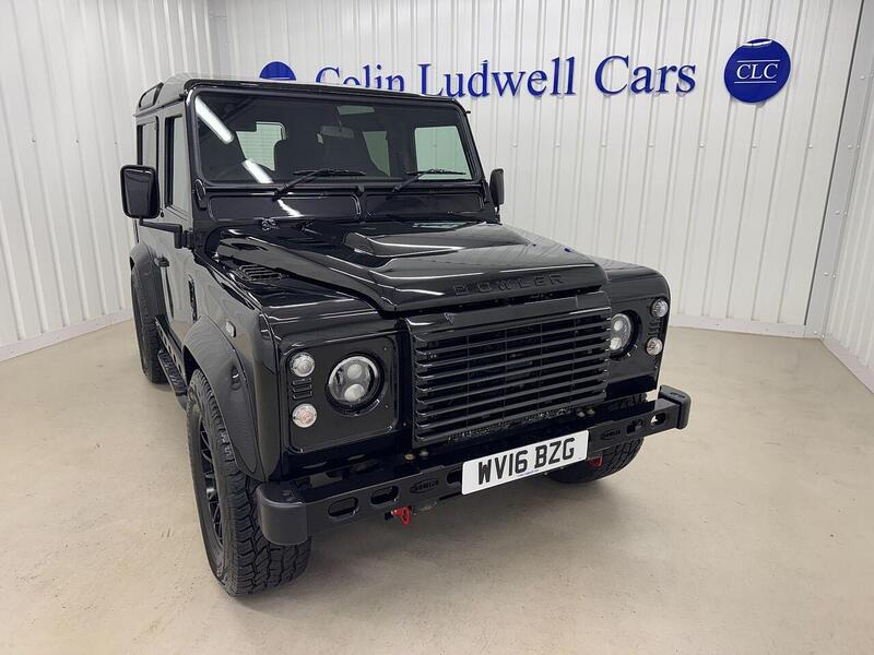 Land Rover Defender 90 Defender 90 2.2 TDCi XS Station Wagon 4WD SWB Euro 5 3dr - U118926