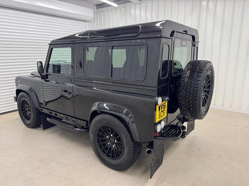 Land Rover Defender 90 Defender 90 2.2 TDCi XS Station Wagon 4WD SWB Euro 5 3dr - U118926