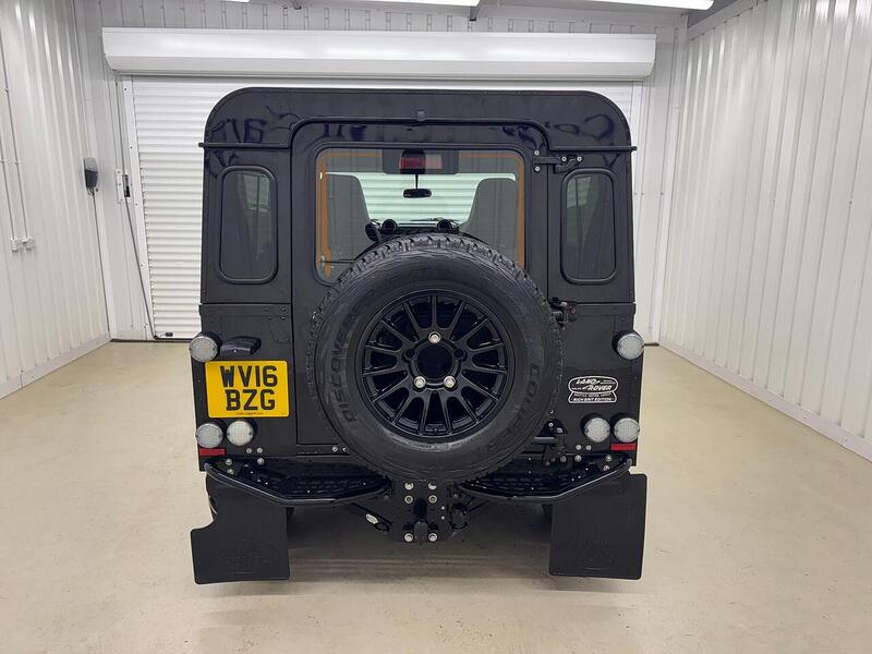 Land Rover Defender 90 Defender 90 2.2 TDCi XS Station Wagon 4WD SWB Euro 5 3dr - U118926