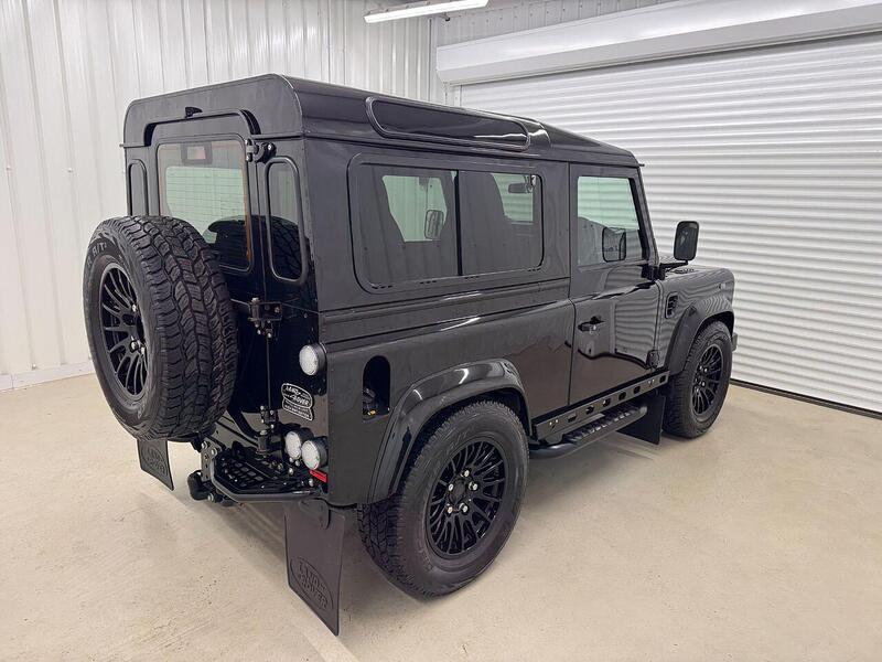 Land Rover Defender 90 Defender 90 2.2 TDCi XS Station Wagon 4WD SWB Euro 5 3dr - U118926