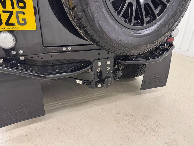 Land Rover Defender 90 Defender 90 2.2 TDCi XS Station Wagon 4WD SWB Euro 5 3dr - U118926