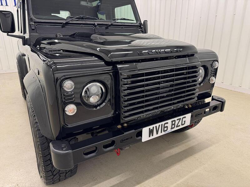 Land Rover Defender 90 Defender 90 2.2 TDCi XS Station Wagon 4WD SWB Euro 5 3dr - U118926