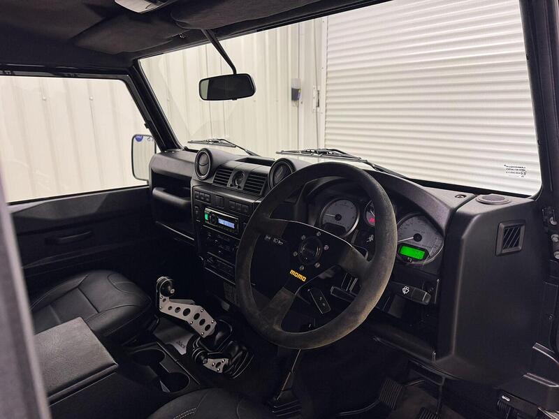 Land Rover Defender 90 Defender 90 2.2 TDCi XS Station Wagon 4WD SWB Euro 5 3dr - U118926