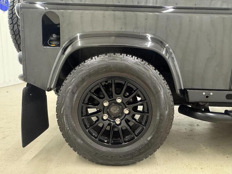 Land Rover Defender 90 Defender 90 2.2 TDCi XS Station Wagon 4WD SWB Euro 5 3dr - U118926