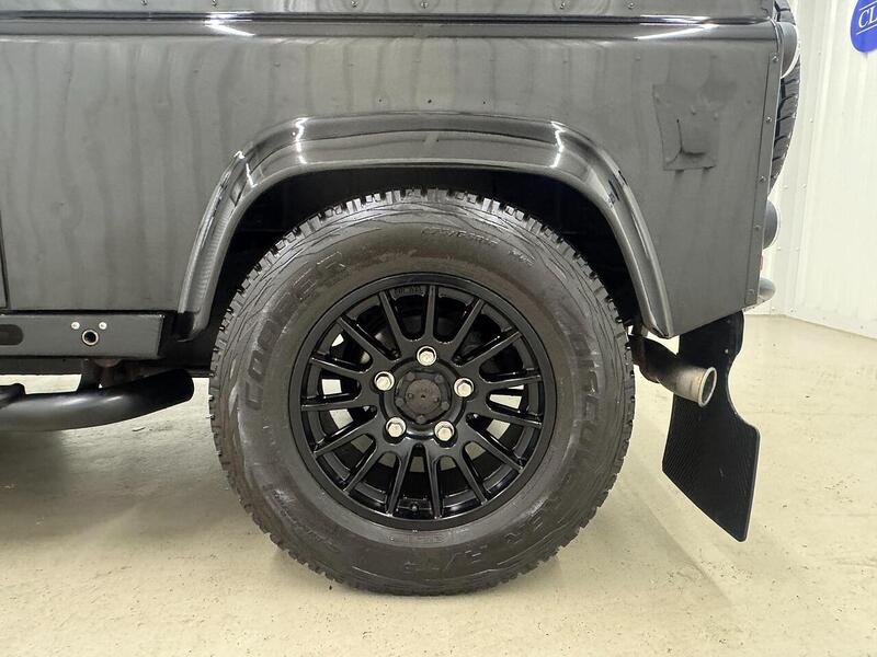 Land Rover Defender 90 Defender 90 2.2 TDCi XS Station Wagon 4WD SWB Euro 5 3dr - U118926