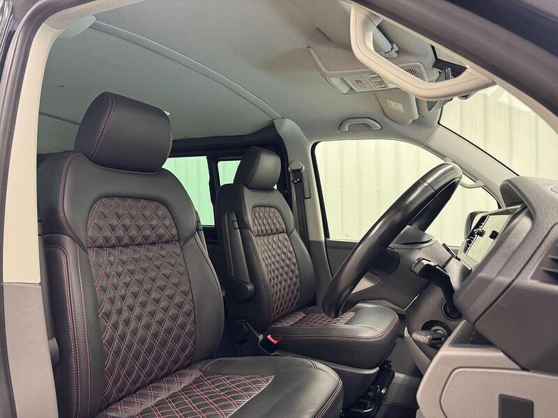 Volkswagen Transporter Transporter 2.0 BiTDI T32 Highline Kombi DSG FWD SWB Euro 6 (s/s) 5dr - U118981