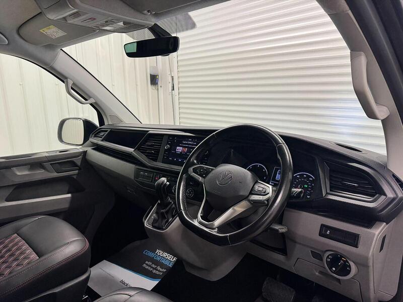 Volkswagen Transporter Transporter 2.0 BiTDI T32 Highline Kombi DSG FWD SWB Euro 6 (s/s) 5dr - U118981