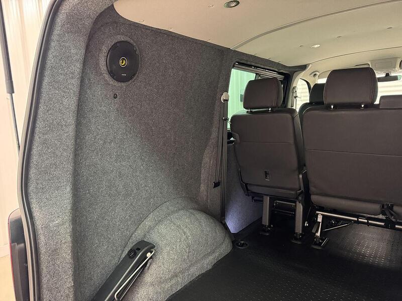 Volkswagen Transporter Transporter 2.0 BiTDI T32 Highline Kombi DSG FWD SWB Euro 6 (s/s) 5dr - U118981