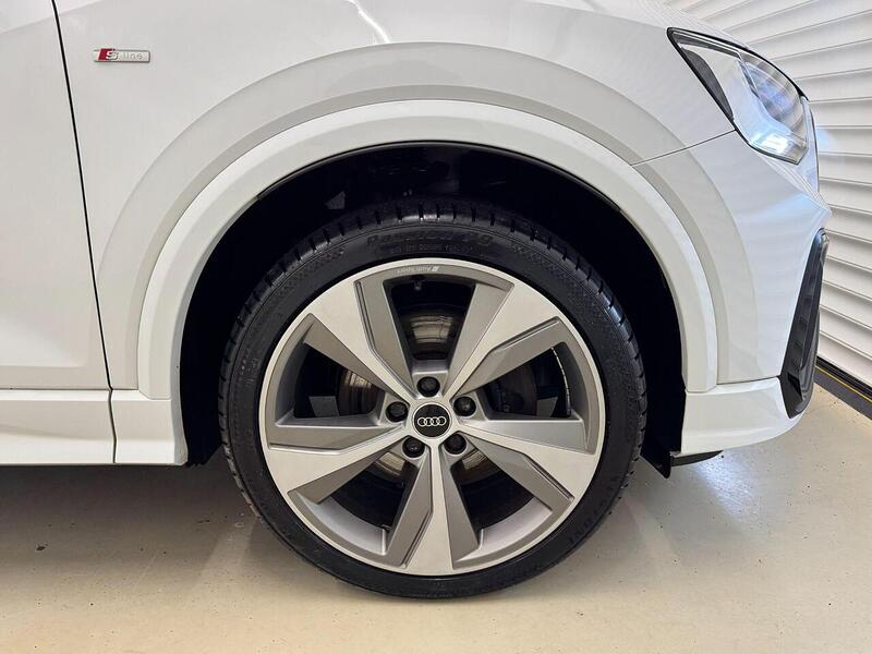 Audi Q2 Q2 1.5 TFSI CoD 35 Black Edition Euro 6 (s/s) 5dr - U119004