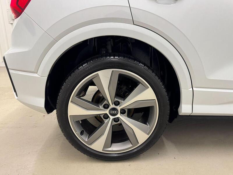 Audi Q2 Q2 1.5 TFSI CoD 35 Black Edition Euro 6 (s/s) 5dr - U119004