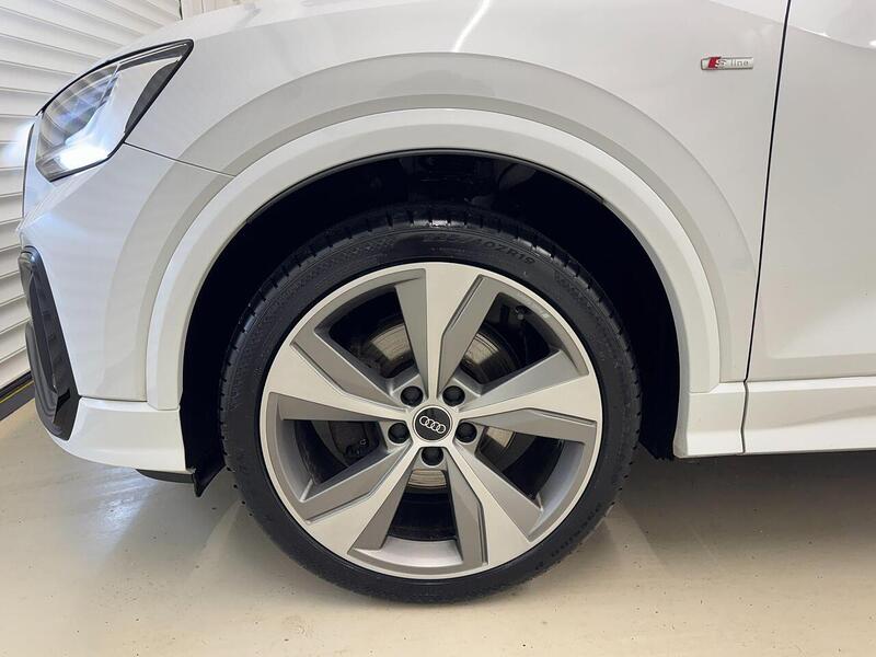 Audi Q2 Q2 1.5 TFSI CoD 35 Black Edition Euro 6 (s/s) 5dr - U119004