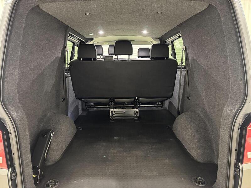 Volkswagen Transporter Transporter 2.0 BiTDI T32 Sportline Kombi Double Cab 5dr Diesel DSG FWD SWB Euro 6 (s/s) (204 ps) - U119064