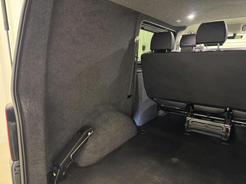 Volkswagen Transporter Transporter 2.0 BiTDI T32 Sportline Kombi Double Cab 5dr Diesel DSG FWD SWB Euro 6 (s/s) (204 ps) - U119064