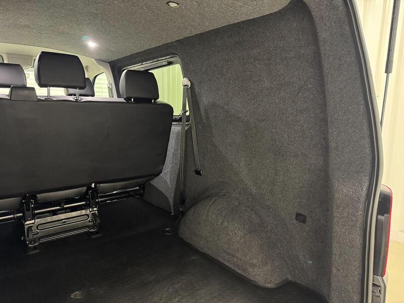 Volkswagen Transporter Transporter 2.0 BiTDI T32 Sportline Kombi Double Cab 5dr Diesel DSG FWD SWB Euro 6 (s/s) (204 ps) - U119064