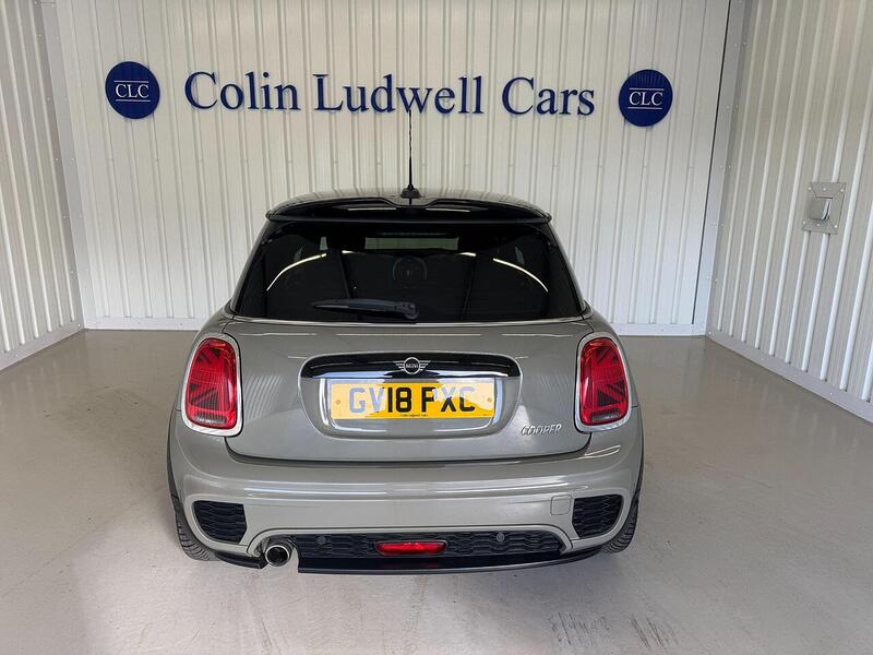MINI Hatch Hatch 1.5 Cooper Steptronic Euro 6 (s/s) 3dr - U119100
