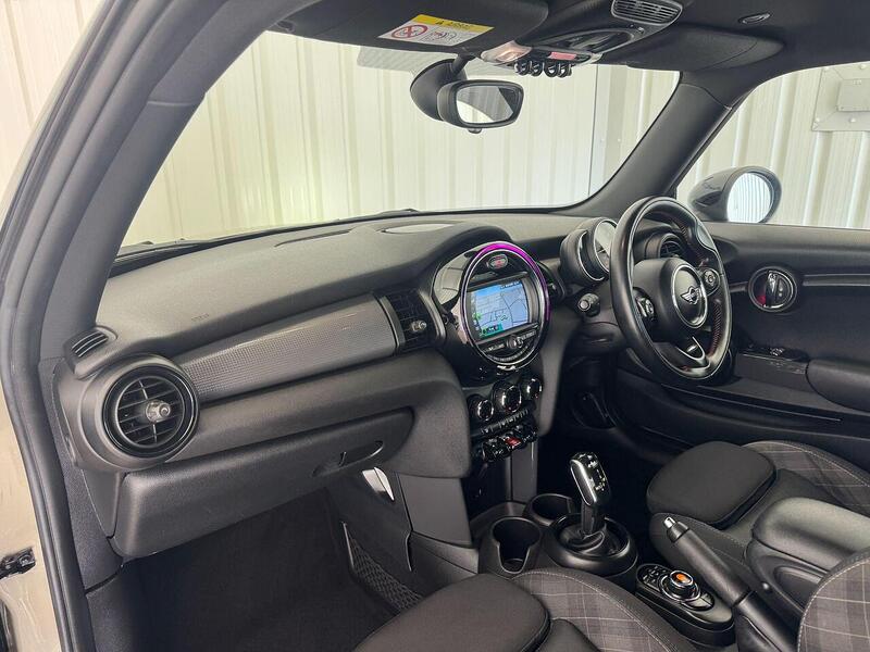 MINI Hatch Hatch 1.5 Cooper Steptronic Euro 6 (s/s) 3dr - U119100