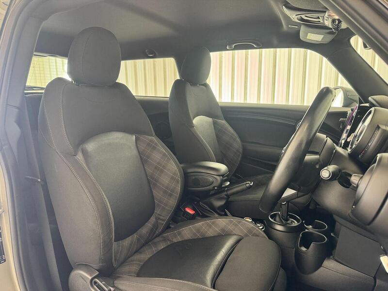 MINI Hatch Hatch 1.5 Cooper Steptronic Euro 6 (s/s) 3dr - U119100