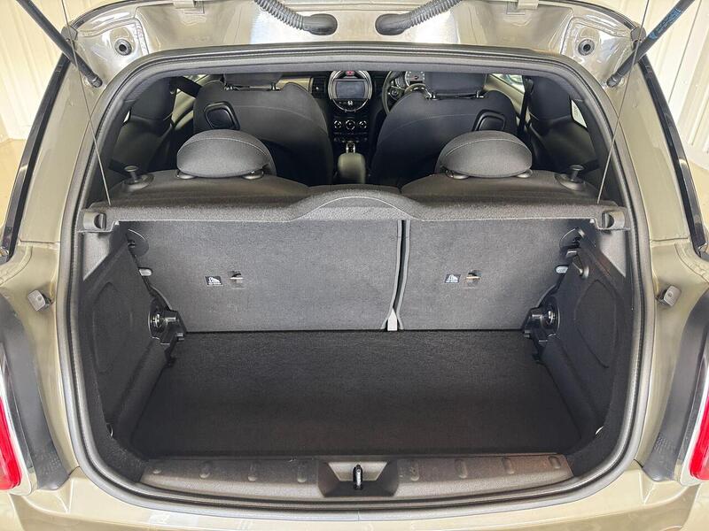 MINI Hatch Hatch 1.5 Cooper Steptronic Euro 6 (s/s) 3dr - U119100