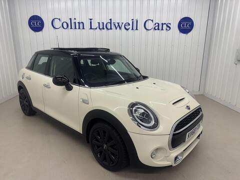MINI Hatch Vantage 4.0 V8 Coupe 2dr Petrol Auto Euro 6 (510 ps)