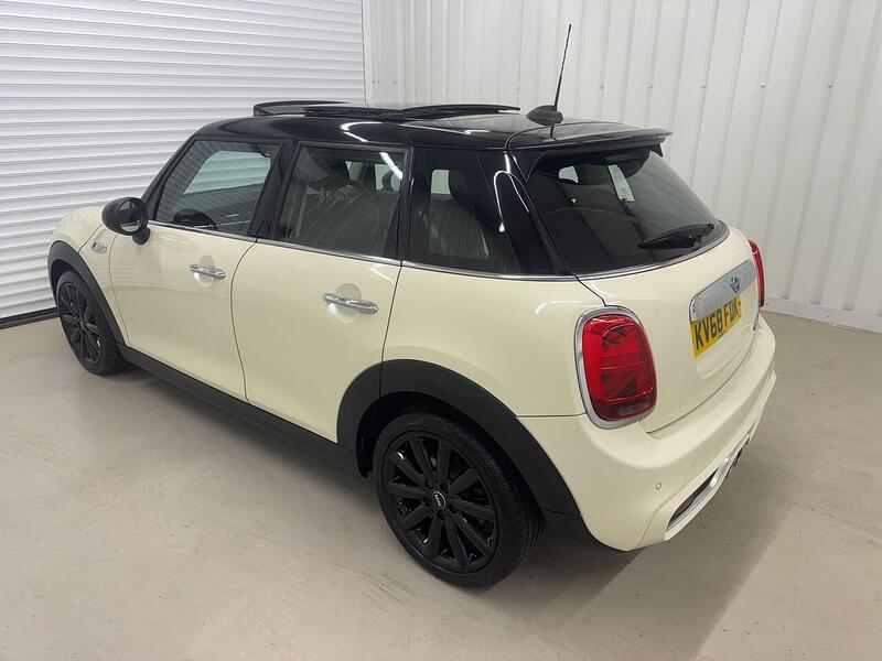 MINI Hatch Hatch 2.0 Cooper S Steptronic Euro 6 (s/s) 5dr - U119175