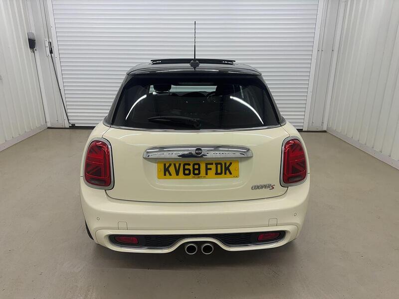 MINI Hatch Hatch 2.0 Cooper S Steptronic Euro 6 (s/s) 5dr - U119175