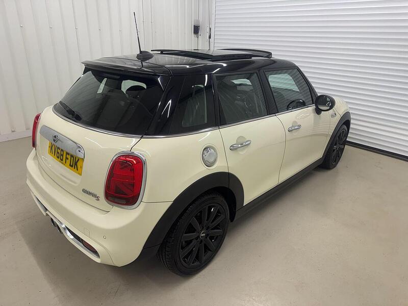 MINI Hatch Hatch 2.0 Cooper S Steptronic Euro 6 (s/s) 5dr - U119175