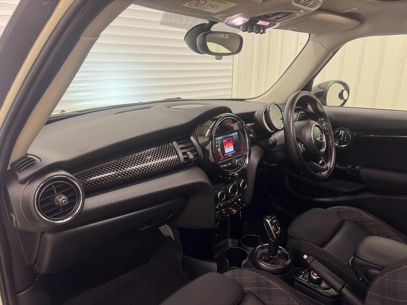 MINI Hatch Hatch 2.0 Cooper S Steptronic Euro 6 (s/s) 5dr - U119175